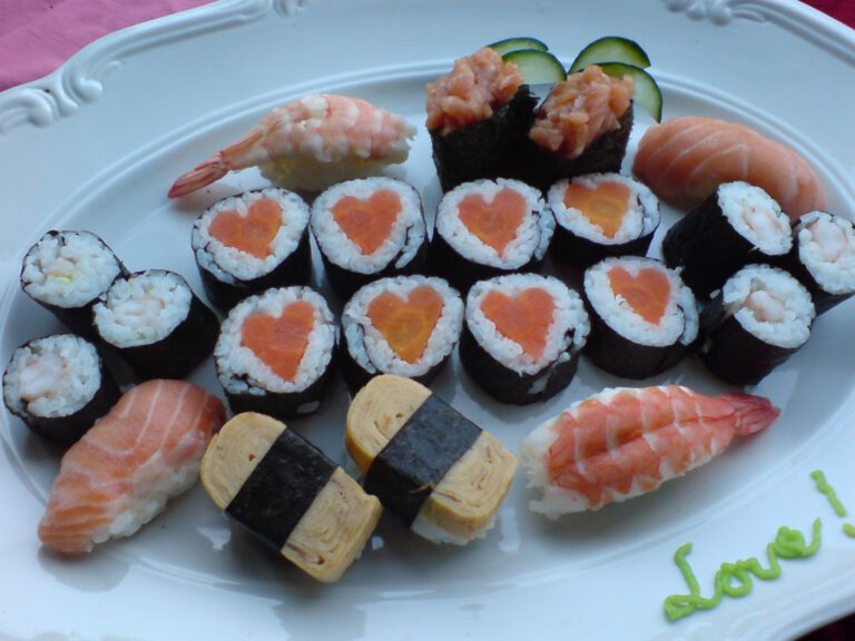 Walentynkowe sushi – serca z marchewki